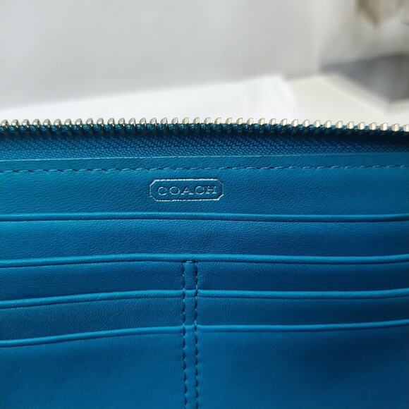 Coach Poppy Blue Patent Leather Zip Around Credit Card Wristlet Wallet - Picture 12 of 16